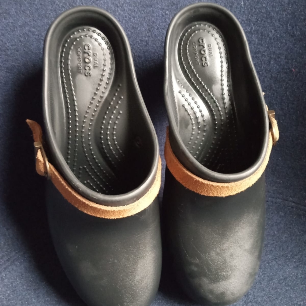 CROCS WOMENS SARAH HEEL SUEDE MULE BUCKLE ACCENT CLOG SIZE 8